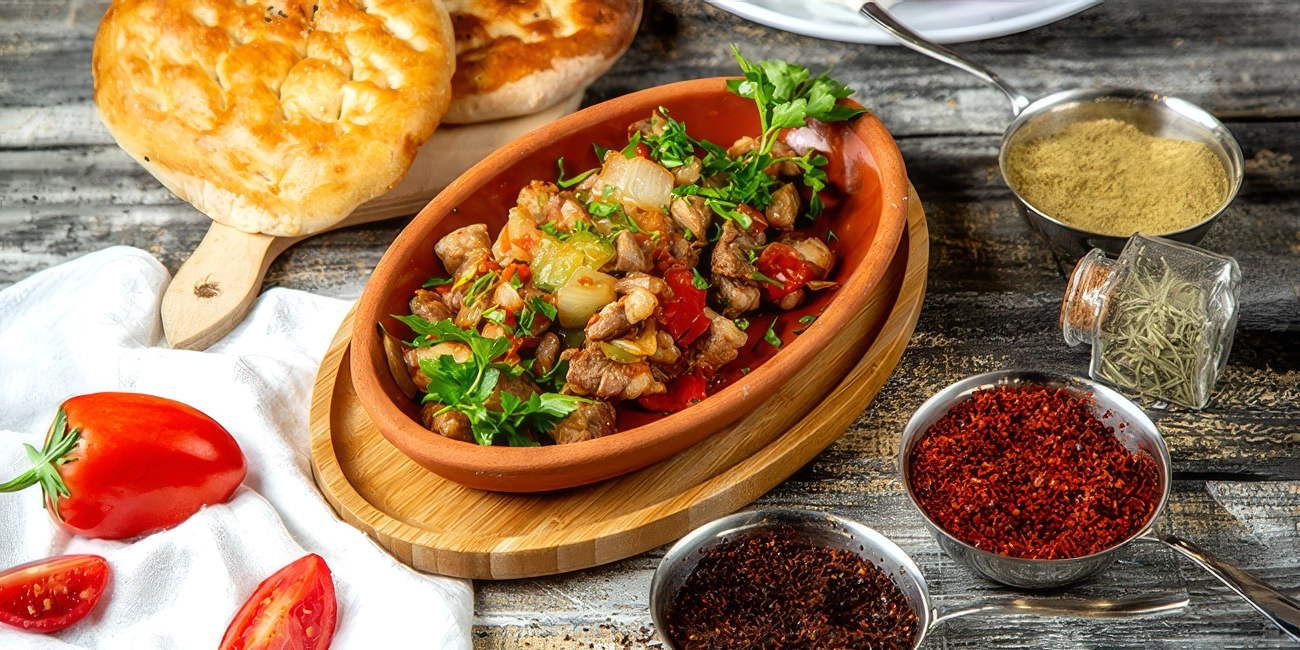 Filiz Kebabı Nasıl Yapılır? Fırında Soslu Et Lezzeti