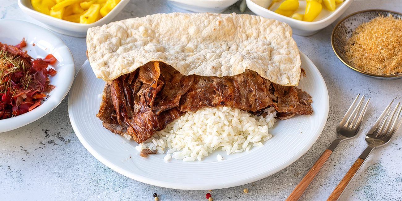 Pilav Üstü Döner Nasıl Yapılır? Lokanta Usulü Sunum